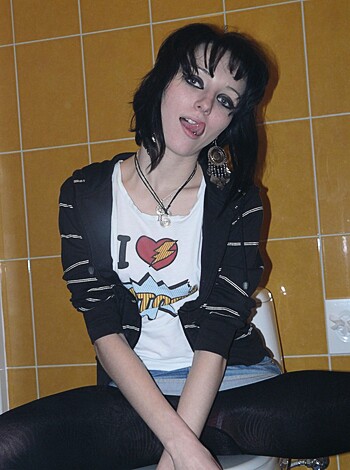 Sexy Amateur Hottie posing 20 - Photo 103