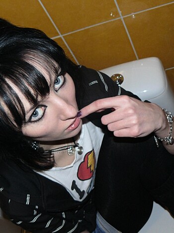 Sexy Amateur Hottie posing 20 - Photo 116