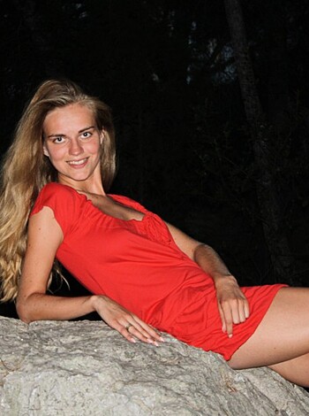 "A bitch in a tight red dress, showing off her goddamn navel."