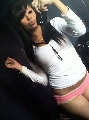 Adriana Perez  - Photo 17