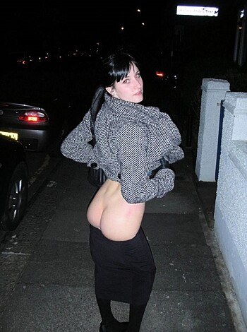 she loves to showoff her body - Photo 22