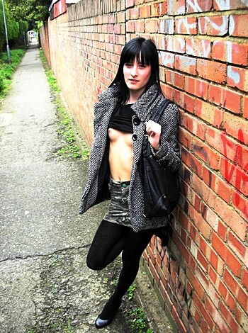 she loves to showoff her body - Photo 43