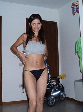 Young mom - Photo 8