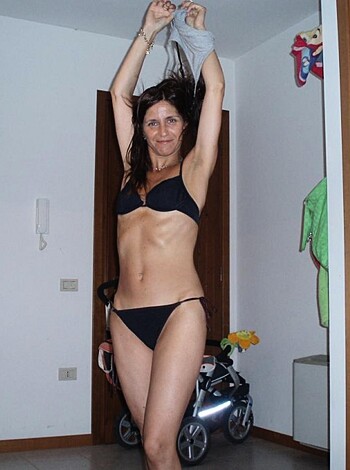 Young mom - Photo 11