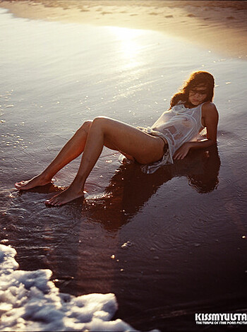 Thank God Its Summer - Sexy Girls Starting The Summer 2012 - Photo 40