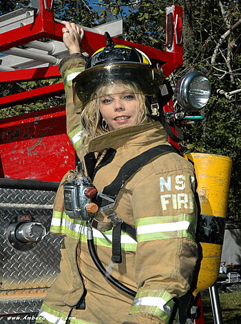 Busty firefighter - Photo 1