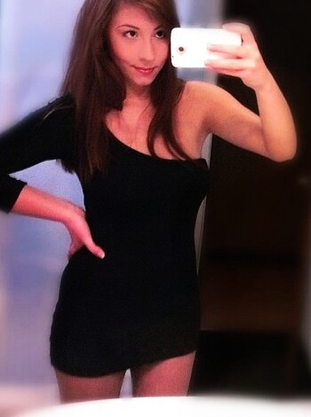 horny bitch - Photo 9