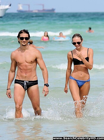 Candice Swanepoel Bikini Ass Candids In Miami - Photo 10