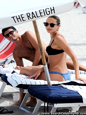 Candice Swanepoel Bikini Ass Candids In Miami - Photo 8