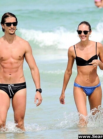 Candice Swanepoel Bikini Ass Candids In Miami - Photo 18