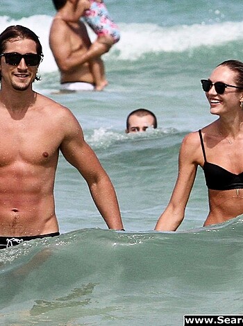 Candice Swanepoel Bikini Ass Candids In Miami - Photo 19