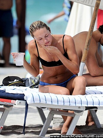 Candice Swanepoel Bikini Ass Candids In Miami - Photo 27