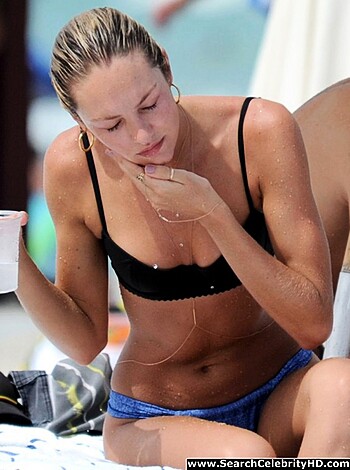 Candice Swanepoel Bikini Ass Candids In Miami - Photo 28