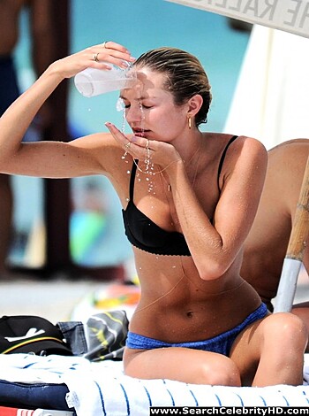 Candice Swanepoel Bikini Ass Candids In Miami - Photo 29