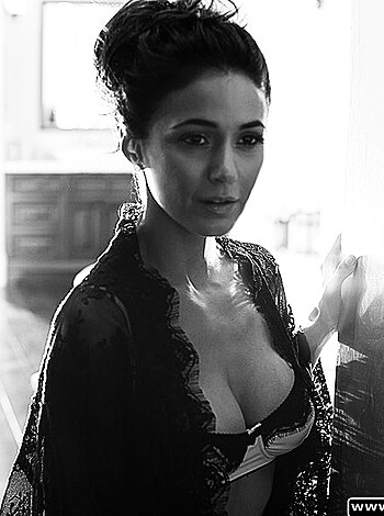 Emmanuelle Chriqui's Hotess For Your Viewing Pleasure - Photo 3