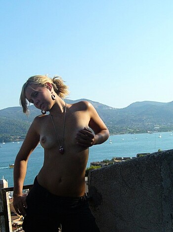 "Here's a fuckin' picture of some hot-ass chick with her boobies out, standin' by the goddamn river."