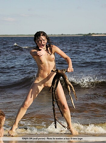 Linsey, Katrin - Snack On The Beach - Photo 5