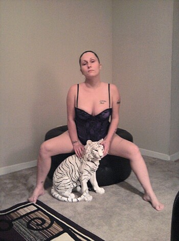 Stupid Slut - Photo 5