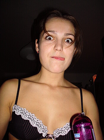Cute girlfriend get fucked at home - Photo 6