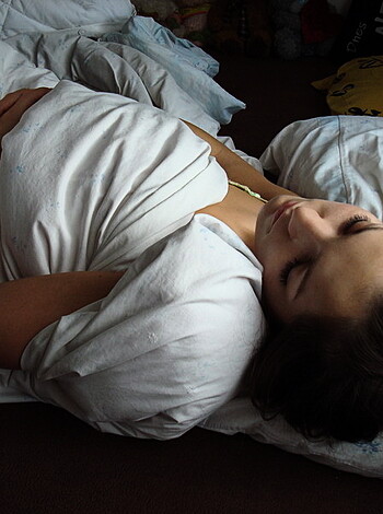 Cute girlfriend get fucked at home - Photo 12