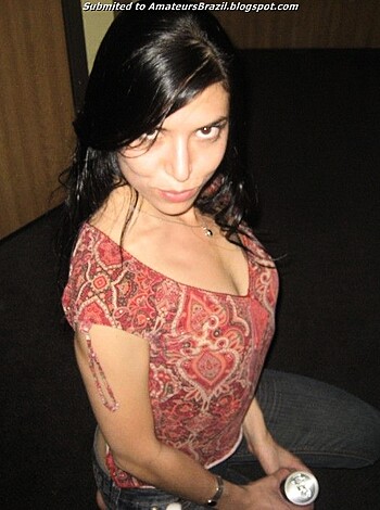 Sexy latin brunette posing nude - Photo 9