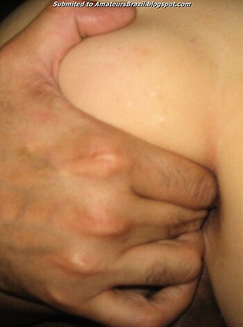 Sexy latin brunette posing nude - Photo 23