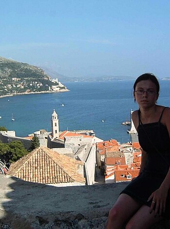 "Here's a pic of some chick taking selfies in front of an old castle while on her Dubrovnik bullshit."