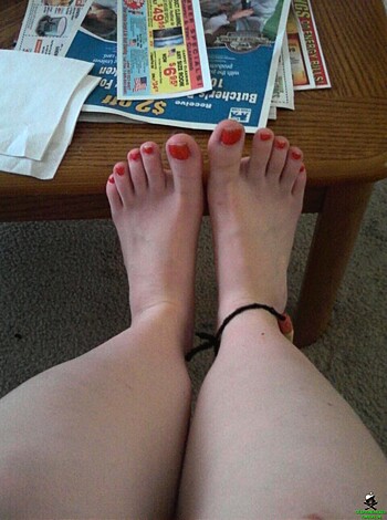 "Here's a hot bitch sportin' crimson tootsies."