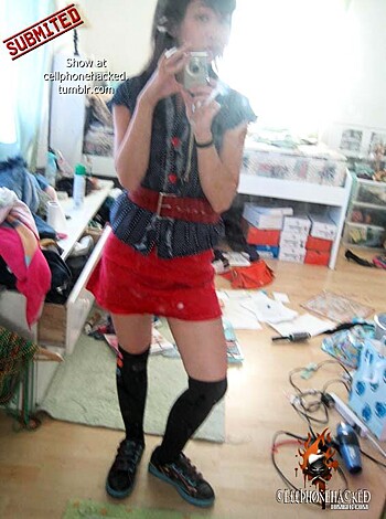 Redheaded hottie rocking shorts and tight ass nylons!