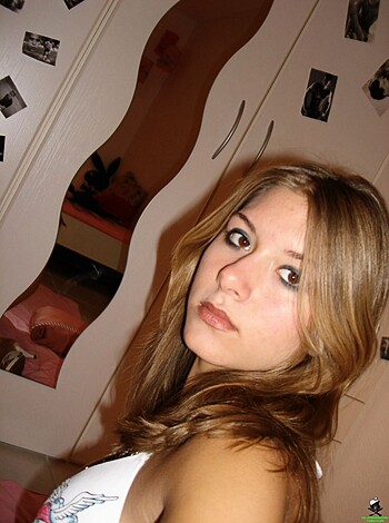 Cellphone Hacked - Sexy Teen from Russia shows her hot Body - Photo 9