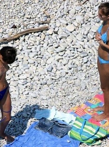 Beach Voyeur - 56 - Changing on the Beach - Photo 8