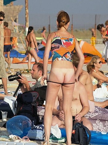 Beach Voyeur - 56 - Changing on the Beach - Photo 35