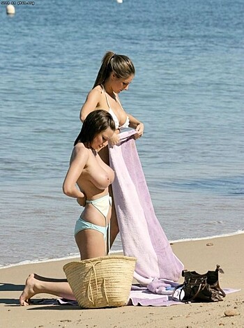 Beach Voyeur - 56 - Changing on the Beach - Photo 30