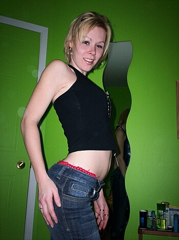 Sexy blonde posing - Photo 4