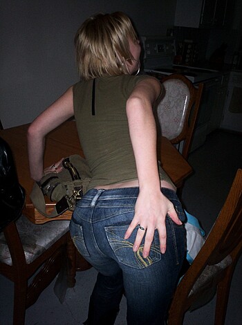 Sexy blonde posing - Photo 67
