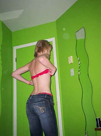 Sexy blonde posing - Photo 85