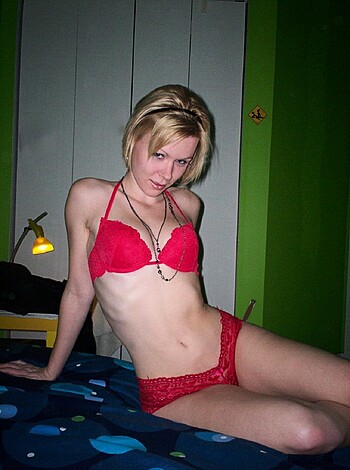 Sexy blonde posing - Photo 91