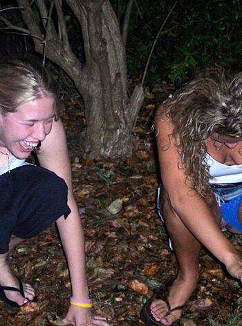 Pissing girls - Photo 3