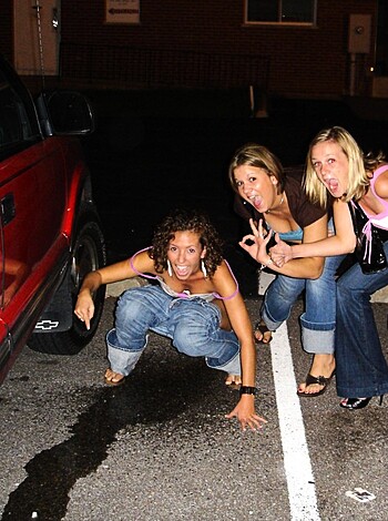 Pissing girls - Photo 20