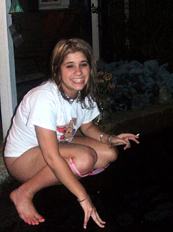 Pissing girls - Photo 16