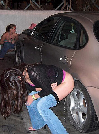 Pissing girls - Photo 19