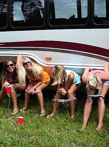Pissing girls - Photo 18