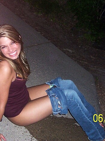 Pissing girls - Photo 14