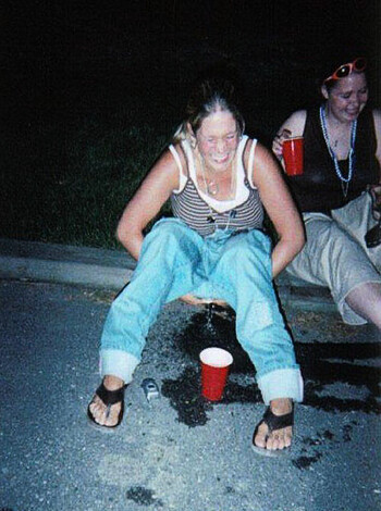 Pissing girls - Photo 17