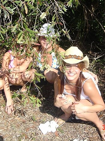 Pissing girls - Photo 24