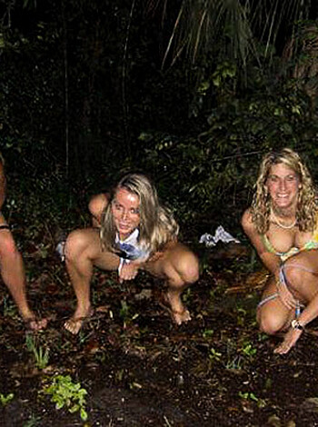 Pissing girls - Photo 23