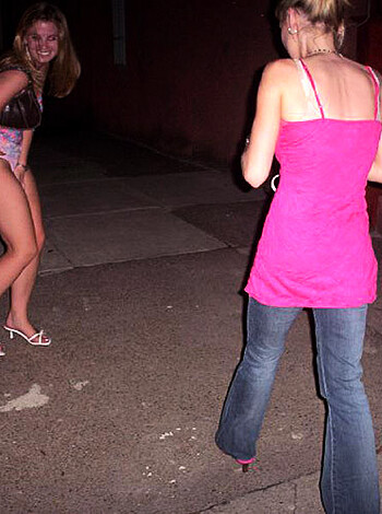 Pissing girls - Photo 21