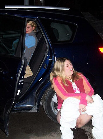 Pissing girls - Photo 26