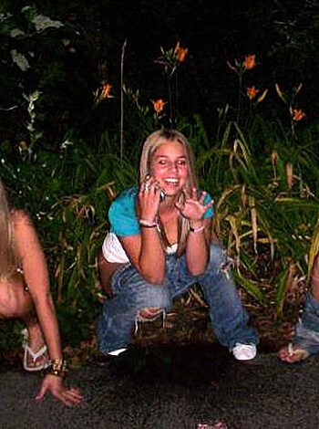 Pissing girls - Photo 36