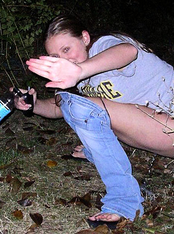 Pissing girls - Photo 39